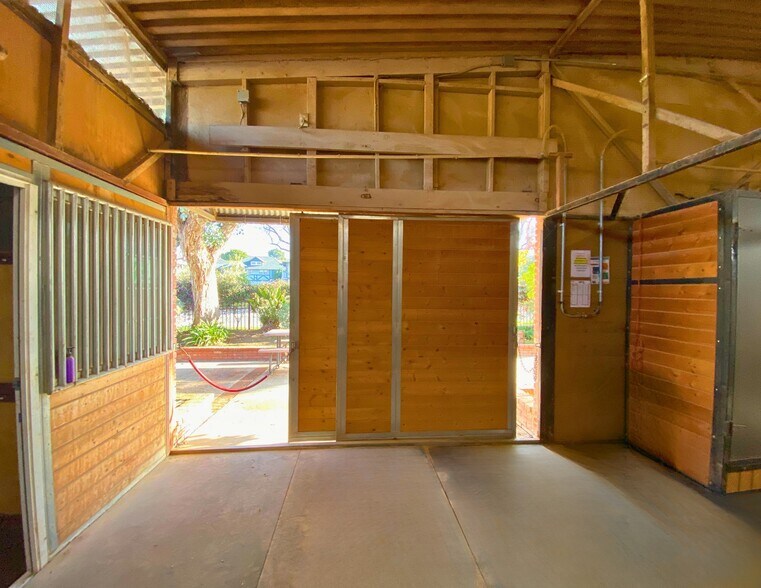 More Photos Of 1830 Riverside Dr, Glendale Horse Stables For Sale