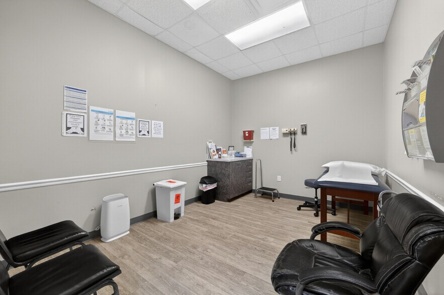 More Photos Of 4903 Golden Quail, San Antonio Storefront Retail Office For Sale