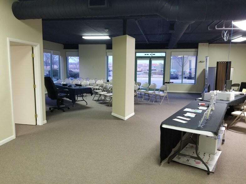 More Photos Of 3170 E 53rd St, Davenport Freestanding For Lease