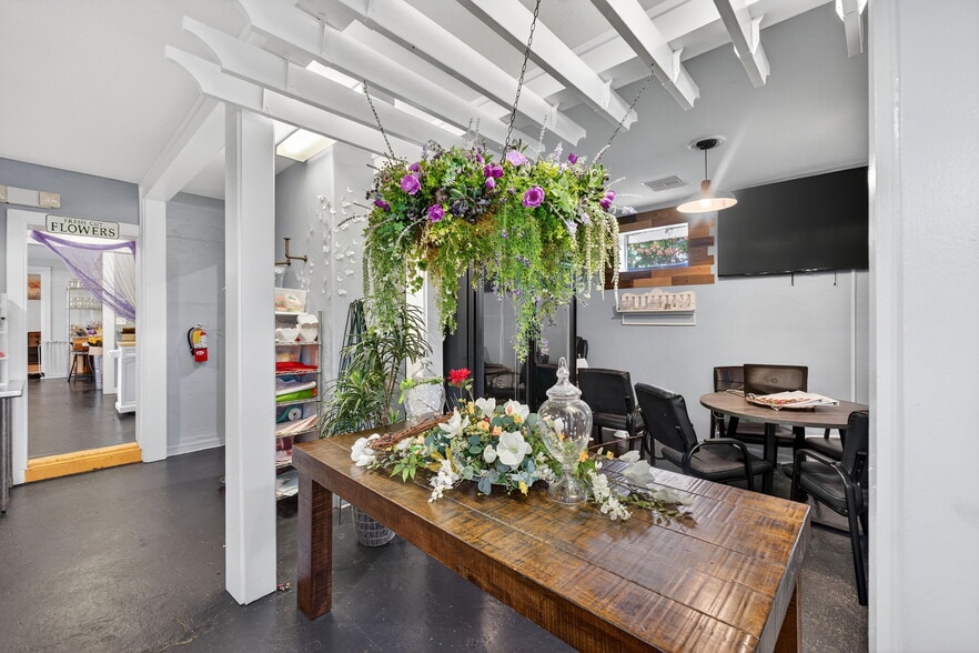 More Photos Of 237 E Plymouth Ave, Deland Freestanding For Sale