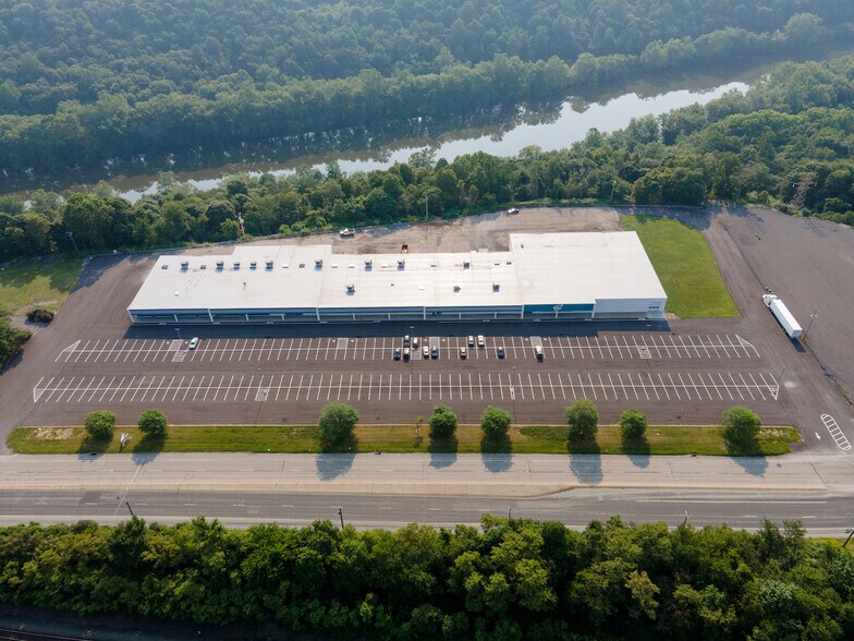 More Photos Of 6798-6816 Big Beaver Blvd, Beaver Falls Light Manufacturing For Lease