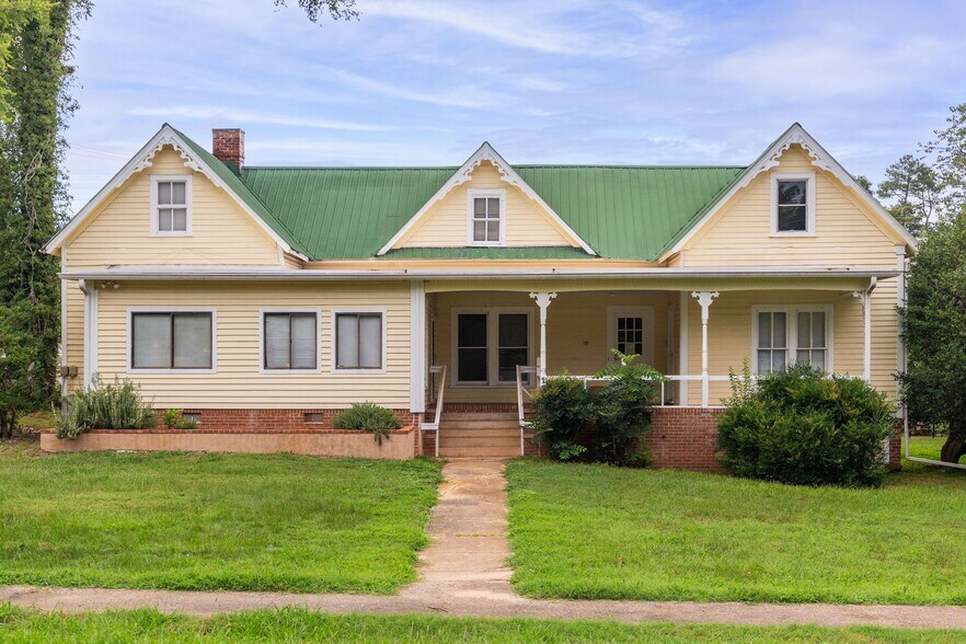 More Photos Of 117 E Salisbury St, Pittsboro Office For Sale