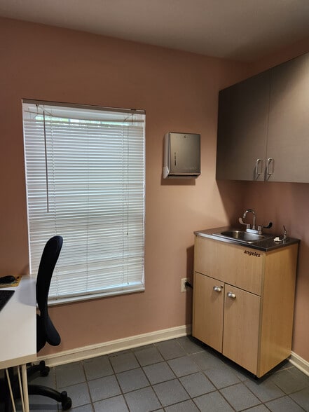 More Photos Of 4700 Erie St, College Park Office For Sale