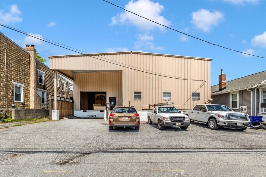 More Photos Of 329 E 2nd St, Frederick Warehouse For Lease