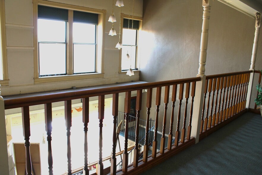 More Photos Of 927 Main St, Evanston General Retail For Lease