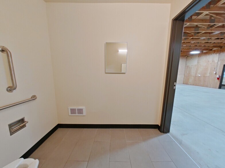 More Photos Of 4107 Industrial Ave, Springfield General Retail For Lease