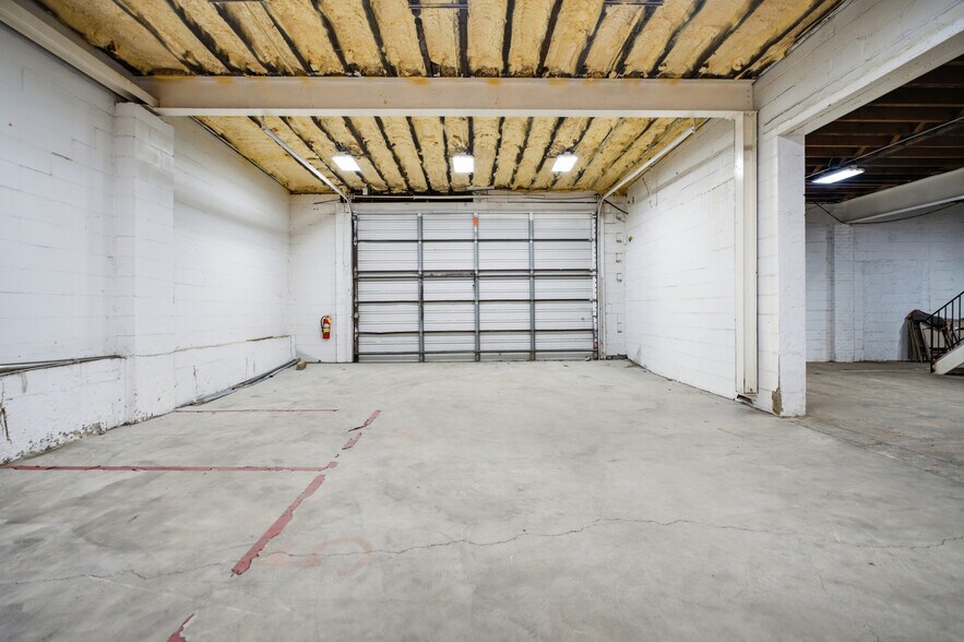 More Photos Of 20 Denton Ave, Garden City Park Service For Lease