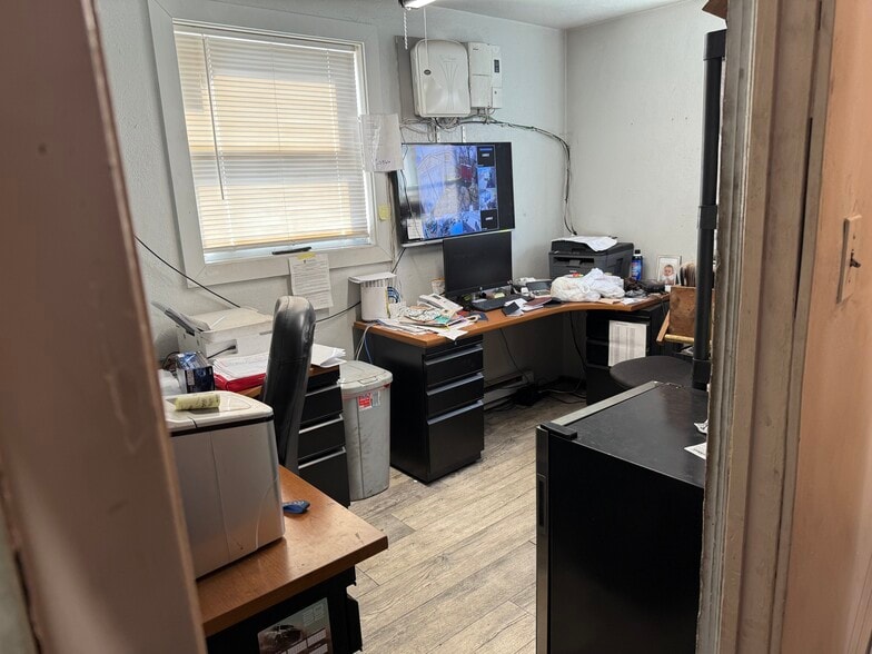 More Photos Of 1310 W High St, Pottstown Specialty For Sale