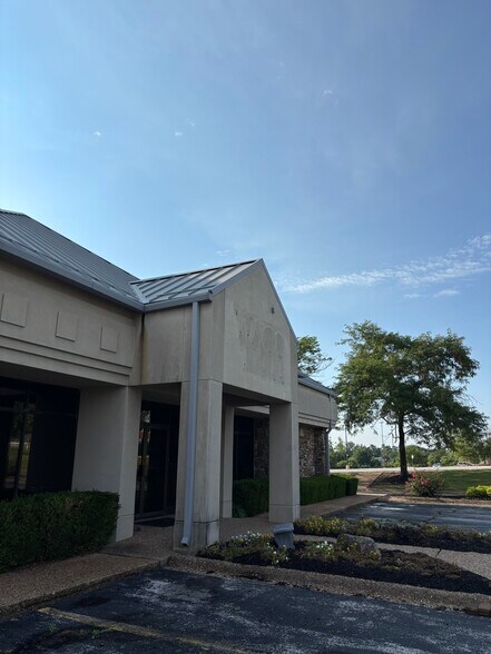 More Photos Of 307 N Walton Blvd, Bentonville Bank For Lease