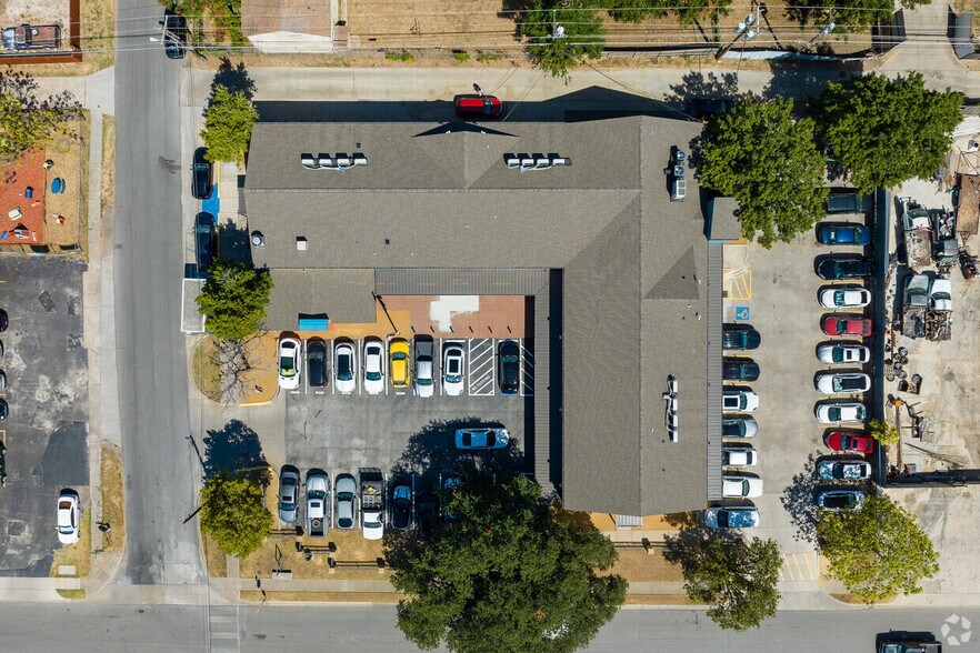 More Photos Of 2910 S Beckley Ave, Dallas Storefront Retail Office For Lease