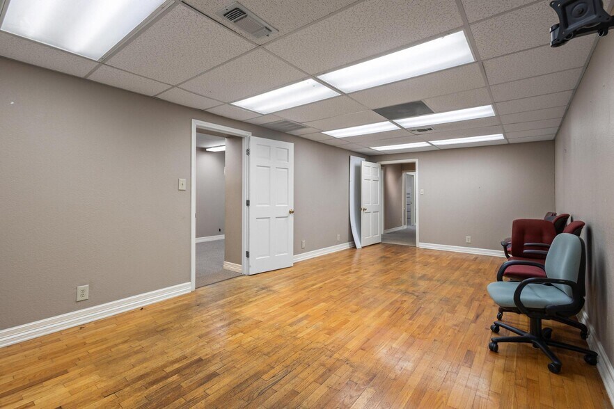 More Photos Of 111 S Travis St, Sherman Office For Sale
