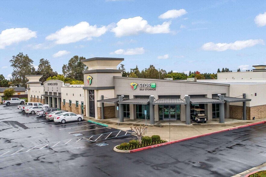 More Photos Of 2491 Alluvial Ave, Clovis Self Storage For Lease