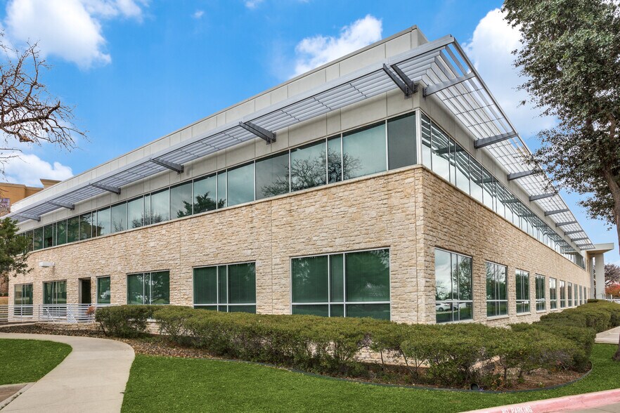 More Photos Of 2201 E Lamar Blvd, Arlington Office For Lease