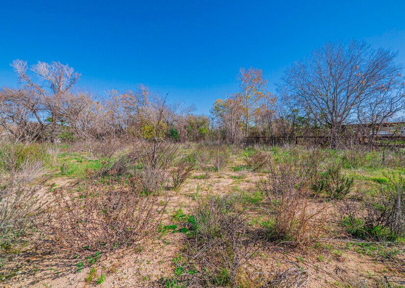 More Photos Of 1561 Pierce Street, Luling Land For Sale