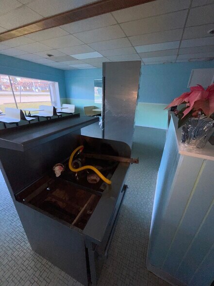 More Photos Of 1000-1010 Broadview Blvd, Brackenridge Freestanding For Lease