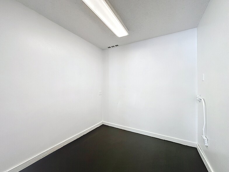 More Photos Of 2017 W Main St, Leesburg Office For Lease