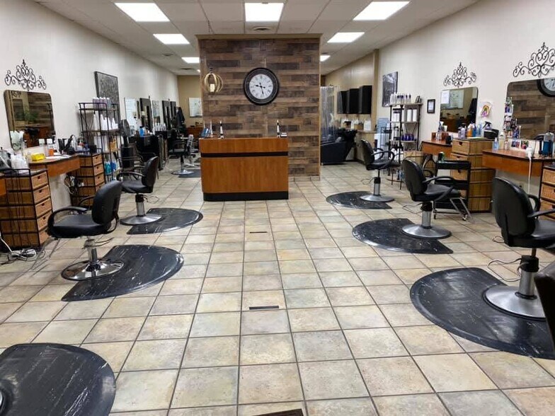 More Photos Of 42 S York Rd, Hatboro Storefront For Sale