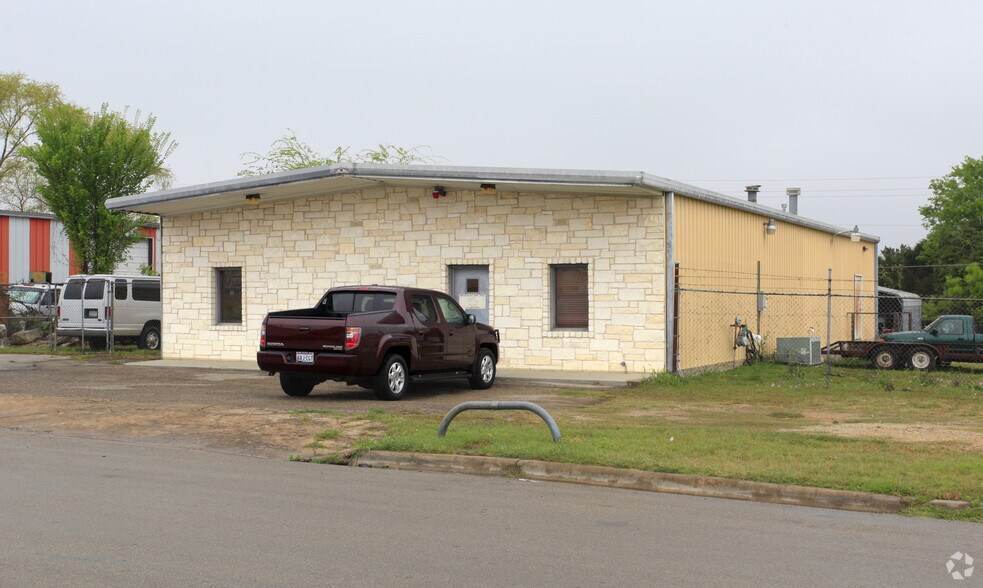 More Photos Of 3416-3418 Andtree Blvd, Austin Warehouse For Lease