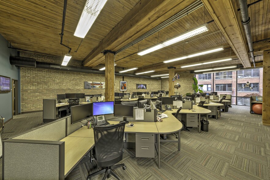 More Photos Of 216 W Ohio St, Chicago Loft Creative Space For Lease
