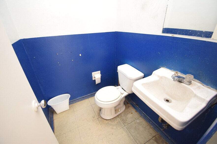 More Photos Of 301 E Pine St, Deming Freestanding For Sale