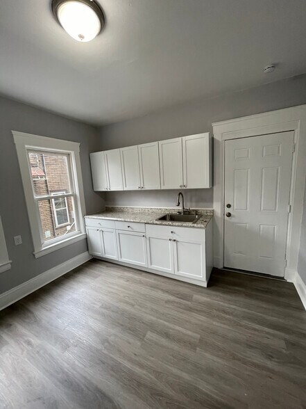 More Photos Of 1386 E 43rd St, Cleveland Specialty For Sale