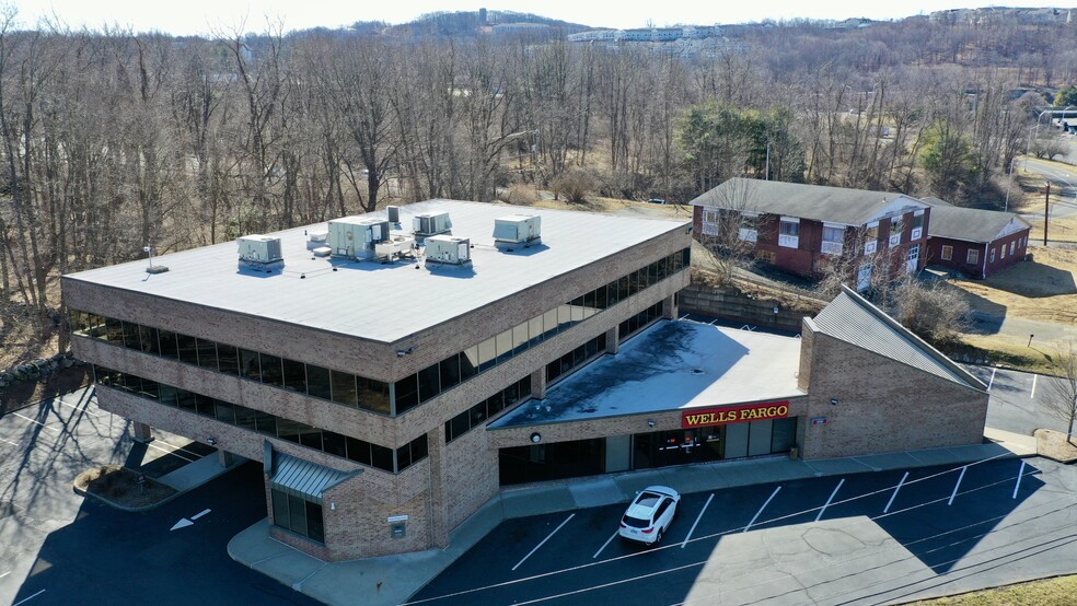 Primary Photo Of 108 Mill Plain Rd, Danbury Office For Lease