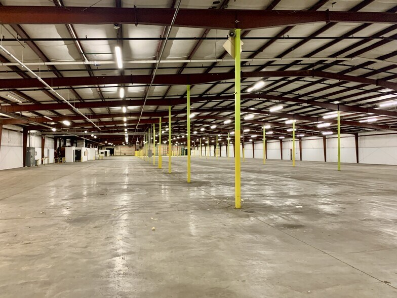 More Photos Of 5725 Howard Bush Dr, Neosho Distribution For Lease