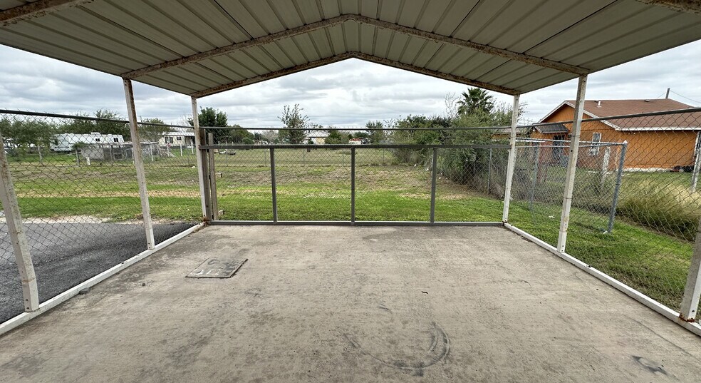 More Photos Of 6600 N Val Verde Rd, Donna Storefront Retail Office For Lease