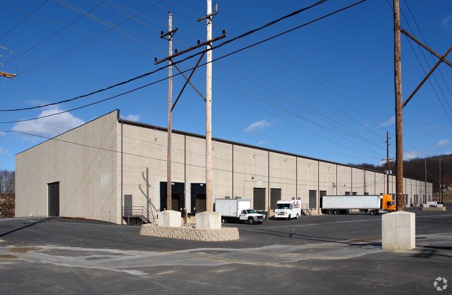 More Photos Of 105 W Dewey Ave, Wharton Warehouse For Lease