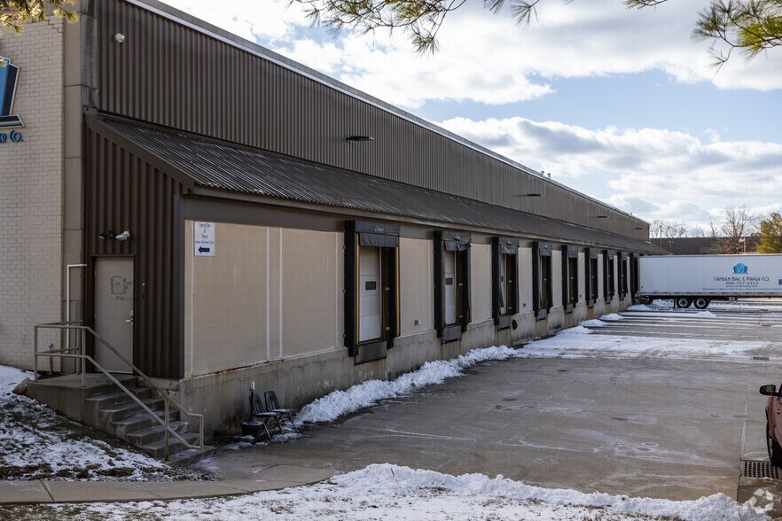 More Photos Of 200 Connecticut Dr, Burlington Warehouse For Lease