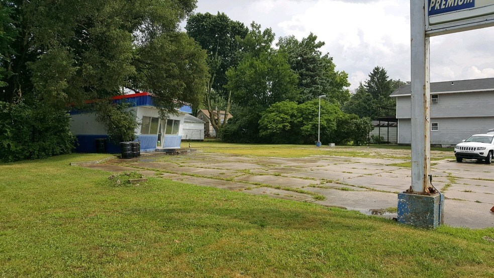 Primary Photo Of 892-896 N County Line St, Fostoria Land For Sale