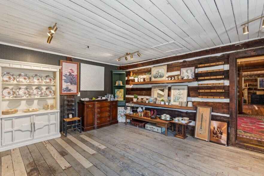 More Photos Of 1760 Fairview Blvd, Fairview General Retail For Sale