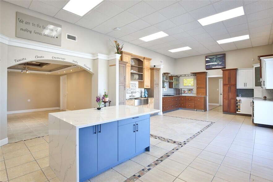 More Photos Of 2430 17th St, Sarasota Freestanding For Sale