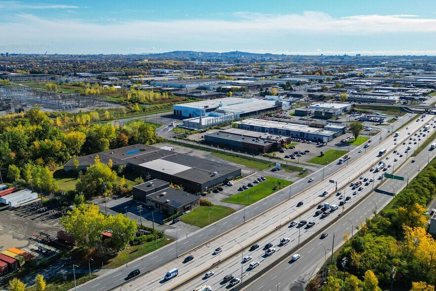 More Photos Of 3435 Boul Pitfield, Montréal Distribution For Lease