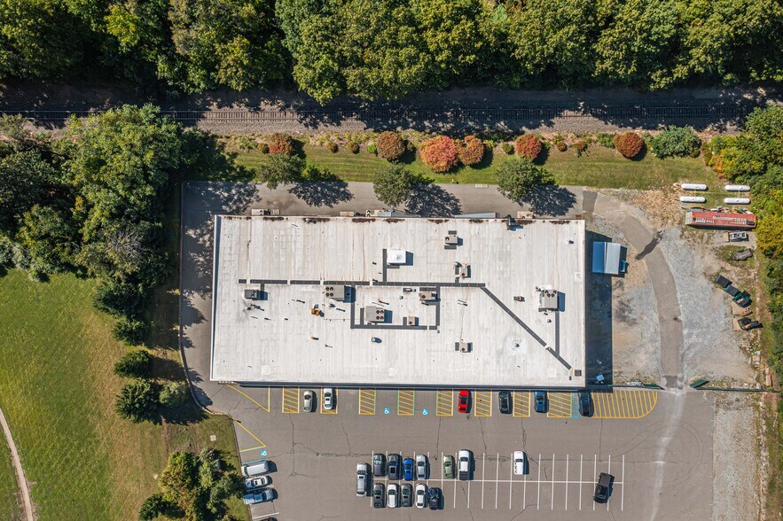 More Photos Of 999 Willow Grove St, Hackettstown Warehouse For Lease