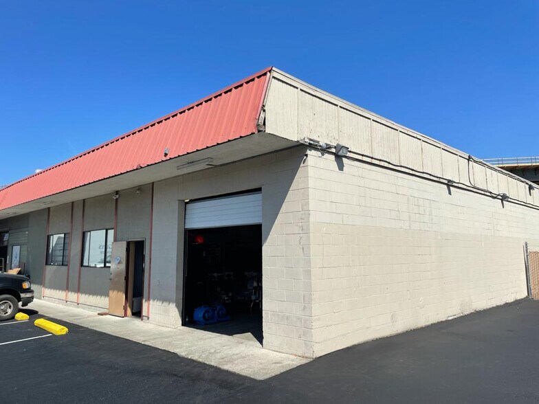 More Photos Of 20810-20820 International Blvd, Seatac Industrial For Sale