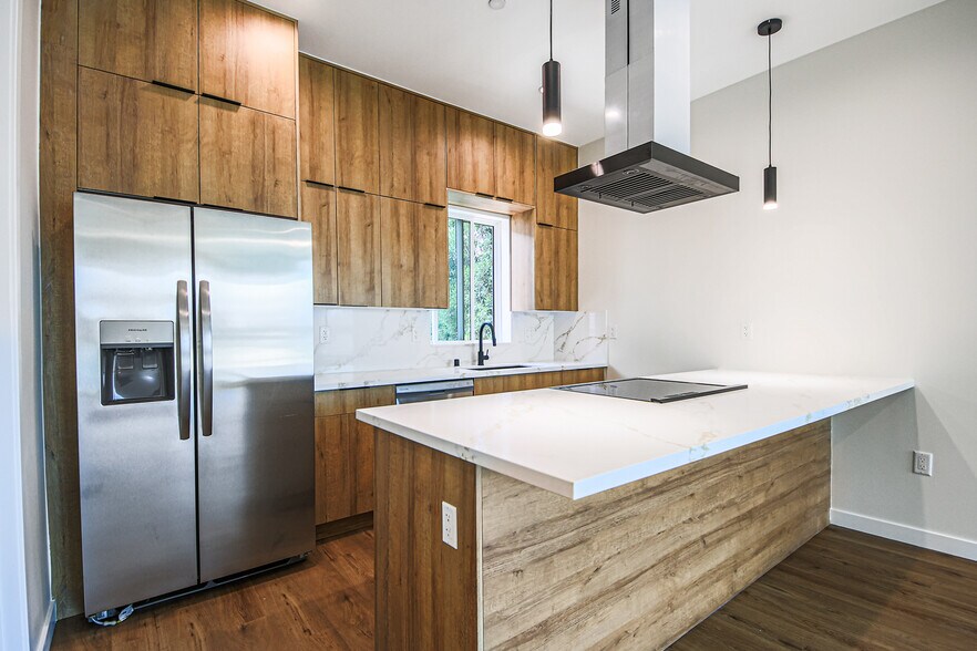 More Photos Of 2129 Aaron St, Los Angeles Apartments For Sale