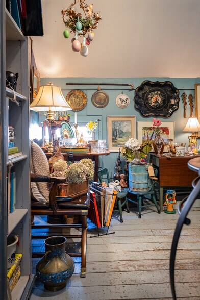 More Photos Of 3301 Franklin Ave, Millbrook General Retail For Sale