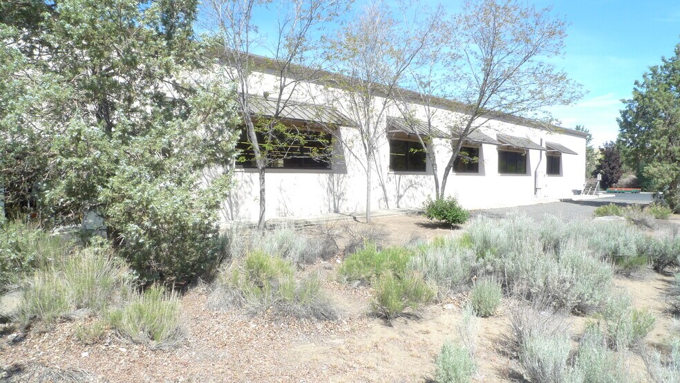 More Photos Of 708 SW Umatilla Ave, Redmond Manufacturing For Lease