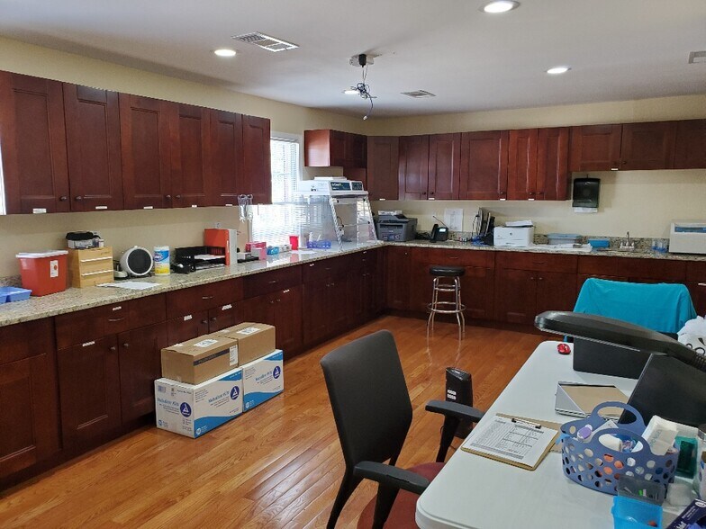 More Photos Of 2227 Idlewood Rd, Tucker Medical For Lease