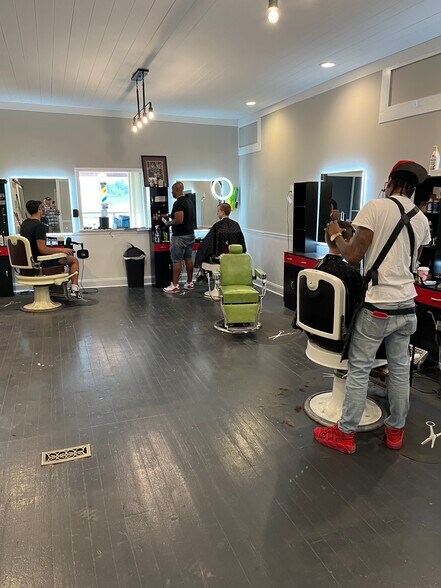 More Photos Of 1550 Lewis Center Rd, Lewis Center Freestanding For Sale