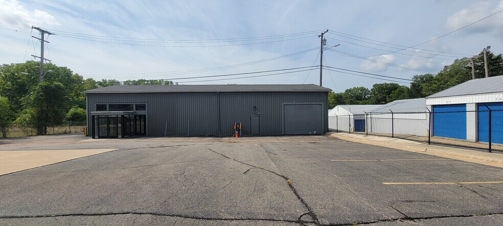 More Photos Of 4667-4675 Dixie Hwy, Waterford Freestanding For Lease