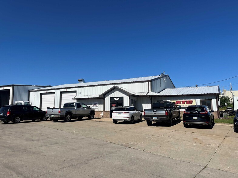 More Photos Of 941 66th Ave SW, Cedar Rapids Warehouse For Sale