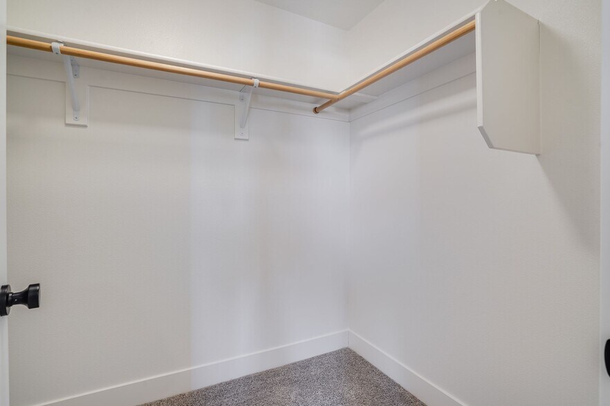 More Photos Of 22415 SW Pine St, Sherwood Flex For Sale