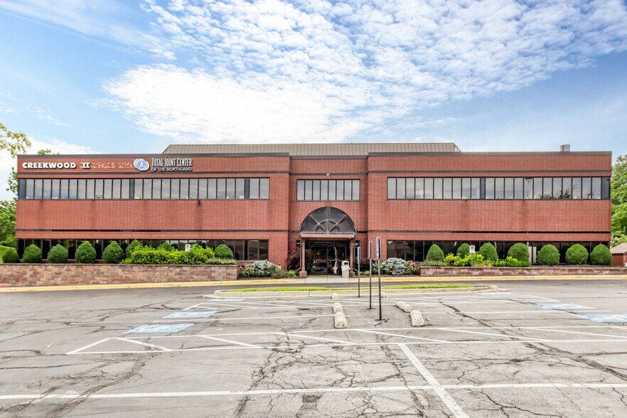 More Photos Of 200 NE 54th St, Kansas City Medical For Lease
