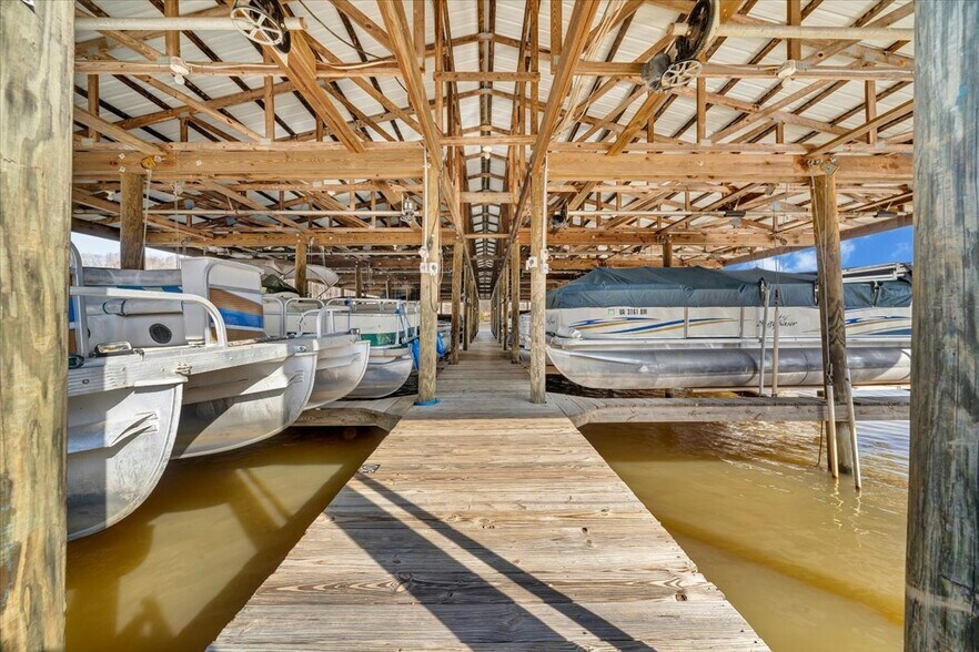 More Photos Of 2200 Old Salem School Rd, Union Hall Marina For Sale