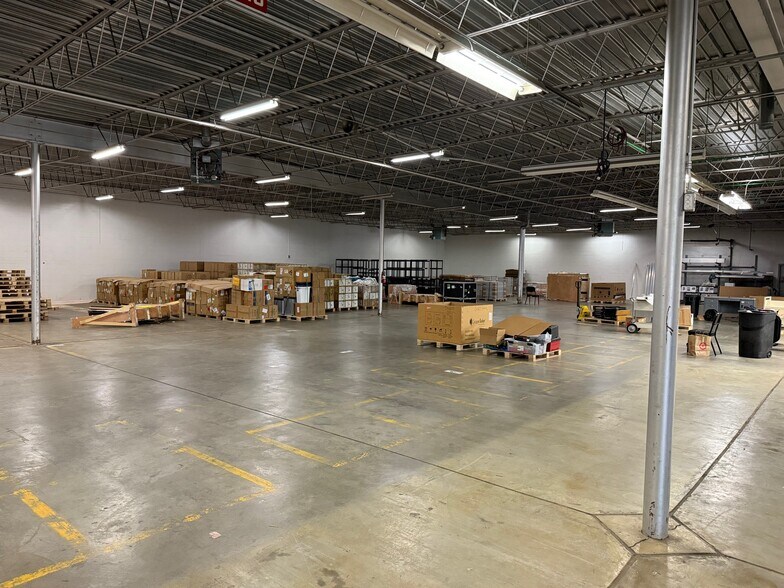 More Photos Of 2635 W 7th Pl, Eugene Warehouse For Lease