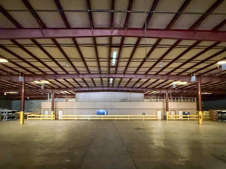 More Photos Of 14701 Atlanta Dr, Laredo Distribution For Lease