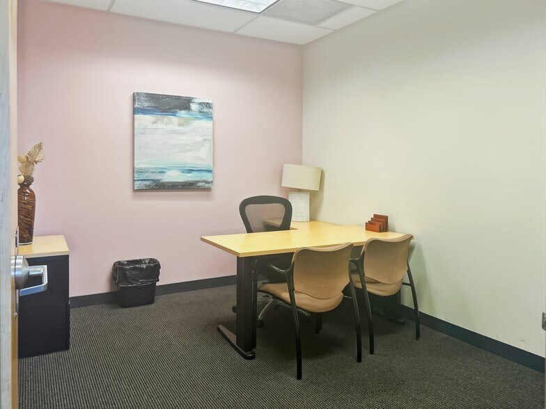 More Photos Of 2850 W Horizon Ridge Pky, Henderson Coworking Space