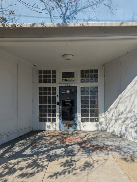 More Photos Of 1201 Hull St, Richmond Storefront Retail Office For Lease